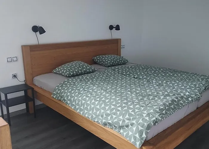 V čepicích * Rabí